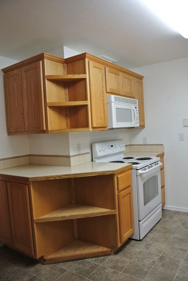 Building Photo - Spacious 4 bedroom 2 bath Home in North Al...