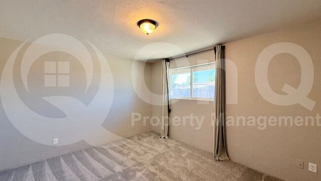 Building Photo - 326 E Harmony Ave