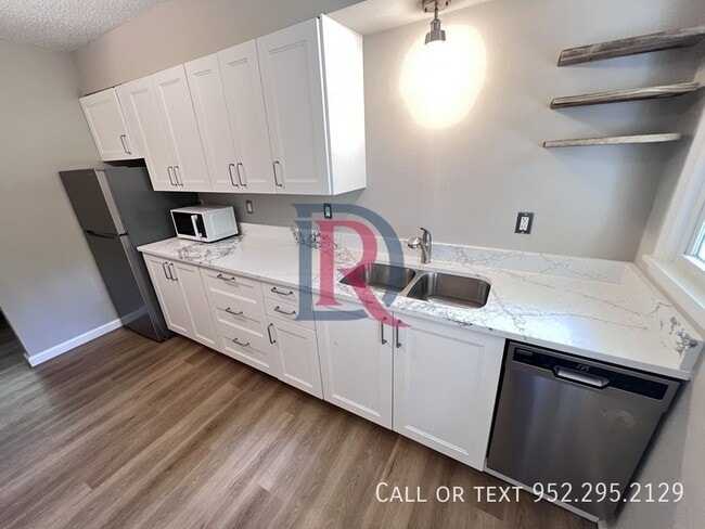 Building Photo - 13702 Country Ln