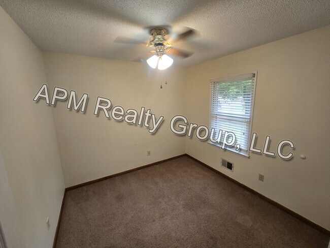 Building Photo - Single story West Columbia home