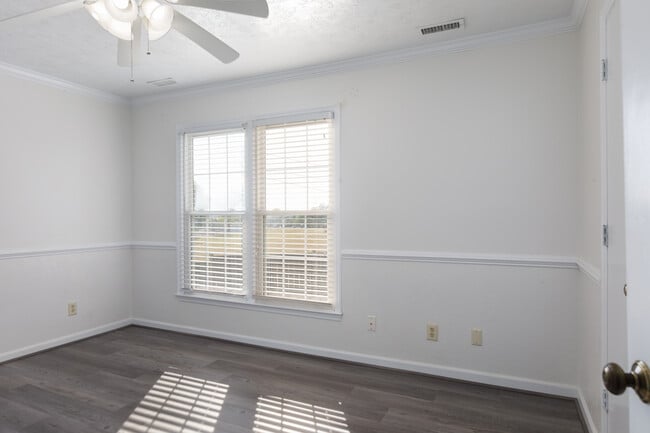 Building Photo - 1228 Woodland Dr