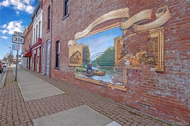 Building Photo - 27 Main St