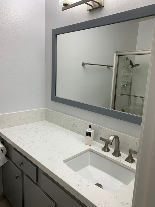 Building Photo - 12200 Montecito Rd