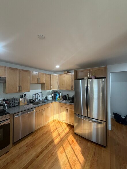 Building Photo - 140 Prospect St