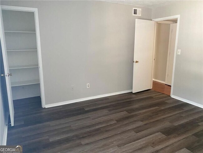 Building Photo - 1607 Augusta Dr