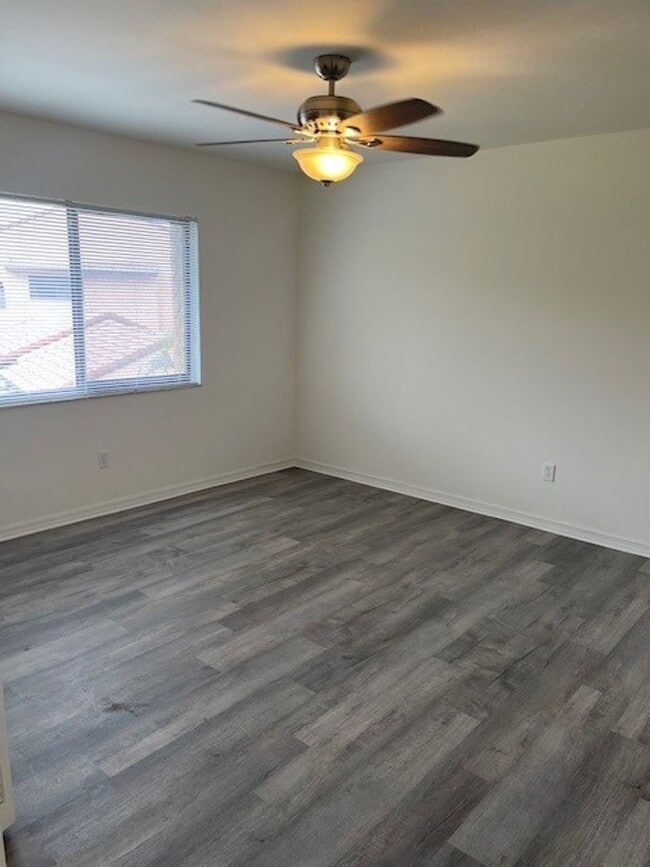 Building Photo - Rose Garden Area Condo with a Community Po...