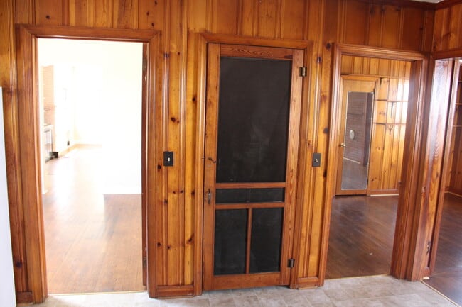 Building Photo - 121 Bomar St