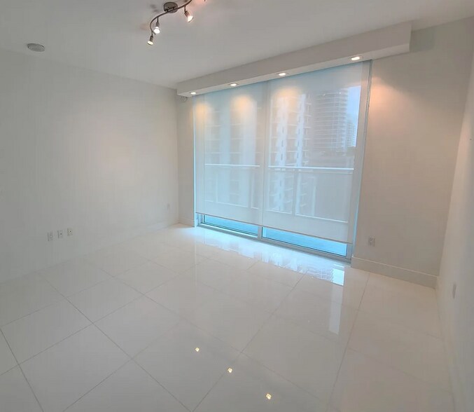 Building Photo - 1080 Brickell Ave