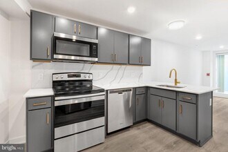 Building Photo - 2046 E Lehigh Ave