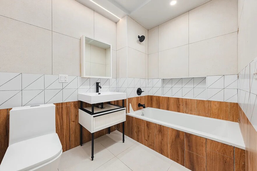 Building Photo - 60 W 125th St