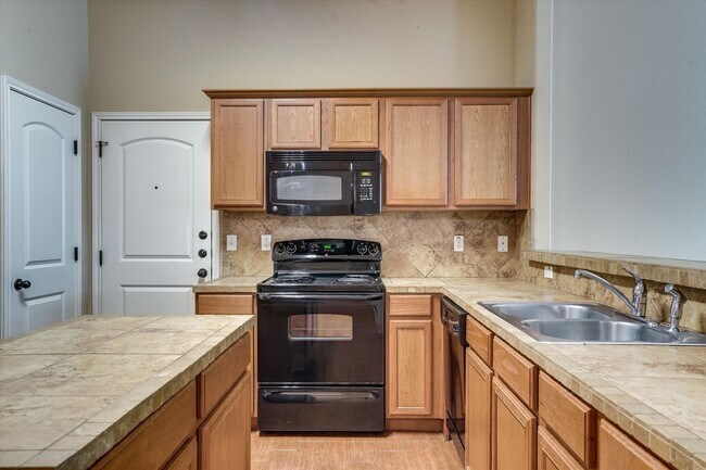 Building Photo - Beautiful 3 Bedroom Townhome Located in Georgetown, TX!