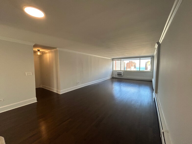 Building Photo - 1350 N Dearborn St