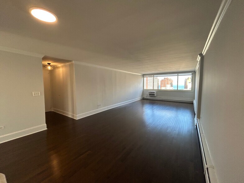 Primary Photo - 1350 N Dearborn St