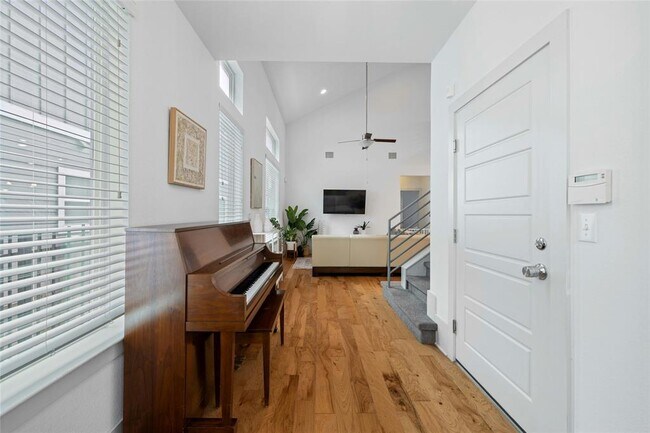 Building Photo - 2313 Capulet St
