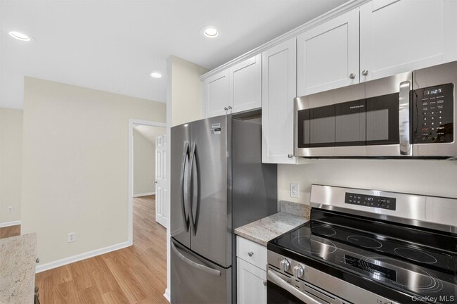 Building Photo - 17 Church St