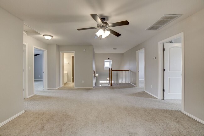 Building Photo - 5 Bed | 2.5 Baths | Broken Arrow