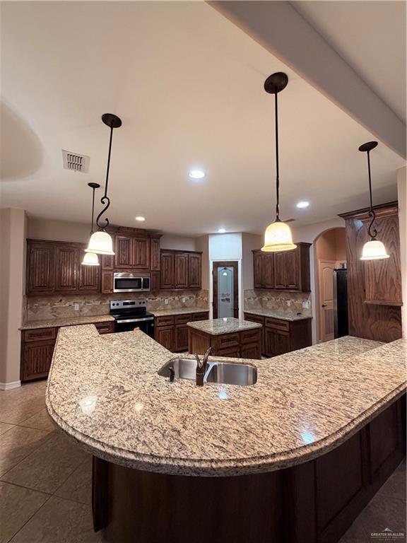 Building Photo - 27 Granada Cir