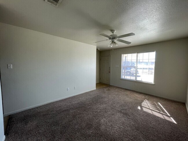 Building Photo - 400 Brittney Way