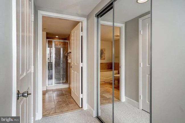 Building Photo - 1220 N Fillmore St