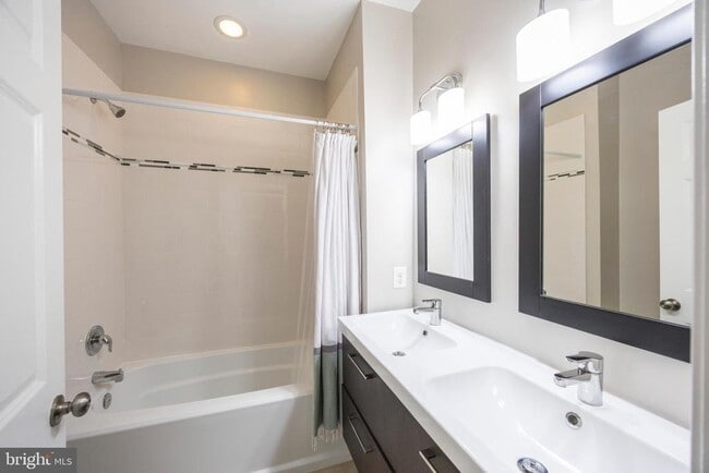 Building Photo - 314 E 22nd St