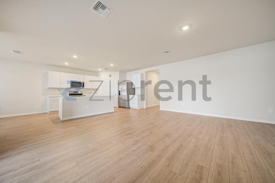 Building Photo - 707 NW 2nd Ln