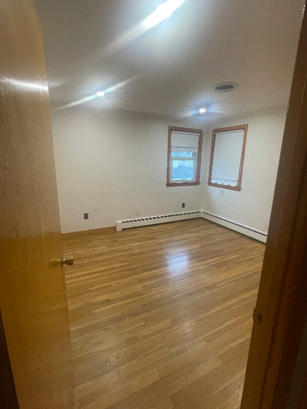 Building Photo - 114 Charger St