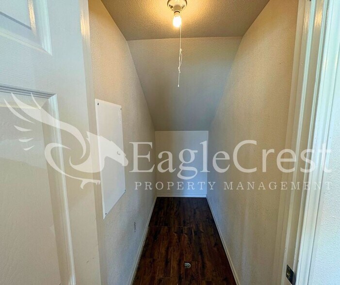 Building Photo - Spacious 3-Bedroom, 2-Bath Home on a Corner Lot-Students Encouraged To Apply