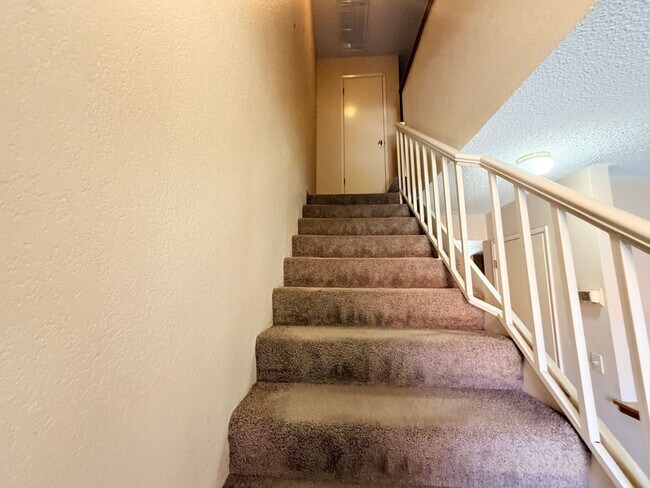 Building Photo - Charming Two-Story Petaluma Home – Private Yard & Community Amenities