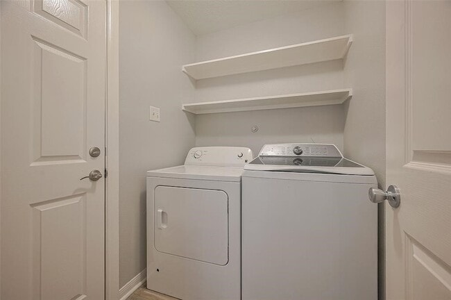 Building Photo - 5009 Willow Point Dr