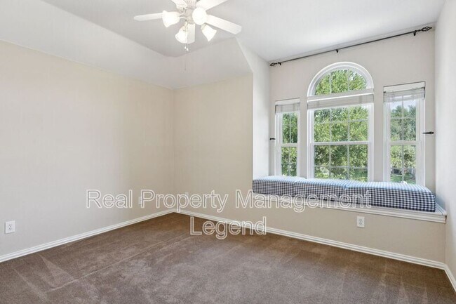 Building Photo - 1805 Sumac Dr