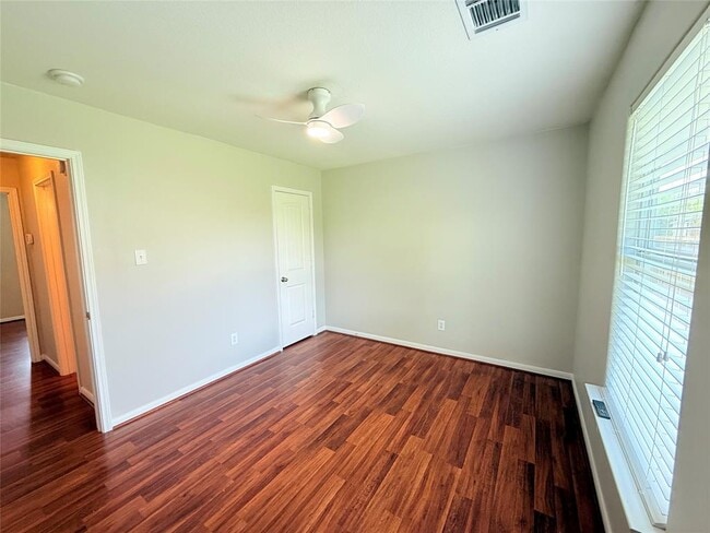 Building Photo - 29019 San Jacinto River Ct
