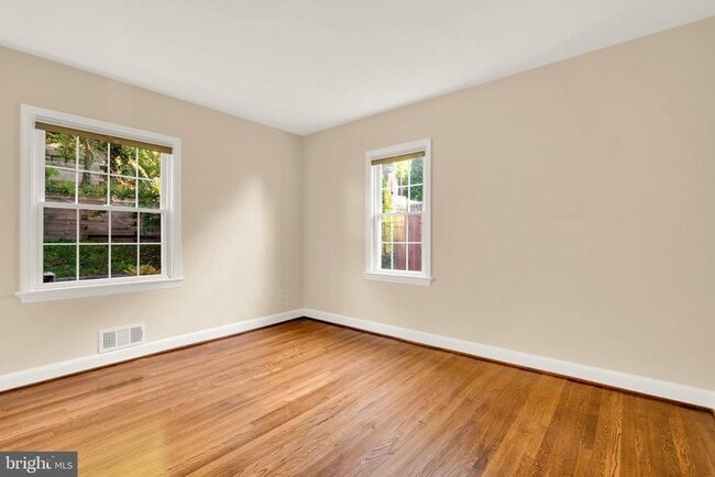 Building Photo - 805 31st St S