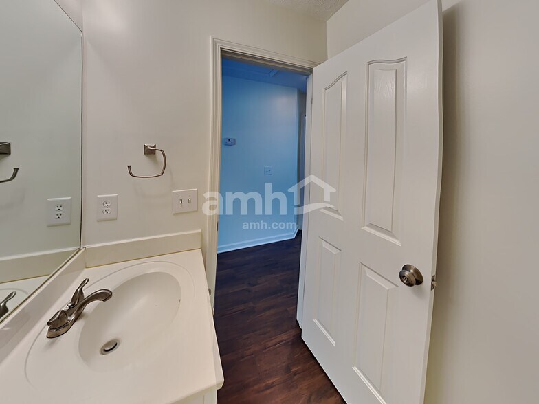 Building Photo - 7460 Maggie Dr