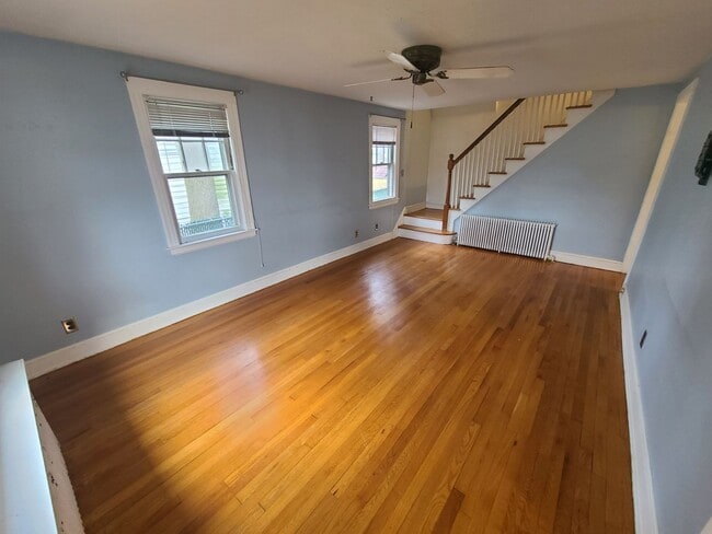 Building Photo - 2 Bedroom Single-Family Home