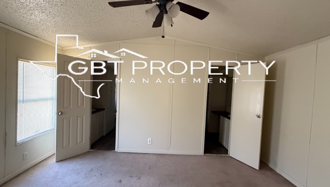 Building Photo - 2/1 in Bremond