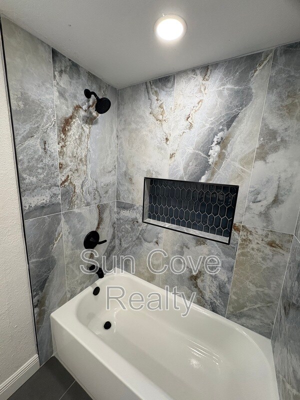 Building Photo - 807 E Genesee St