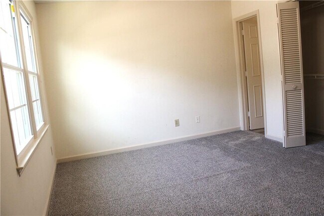 Building Photo - 1235 Sweet Pine Dr