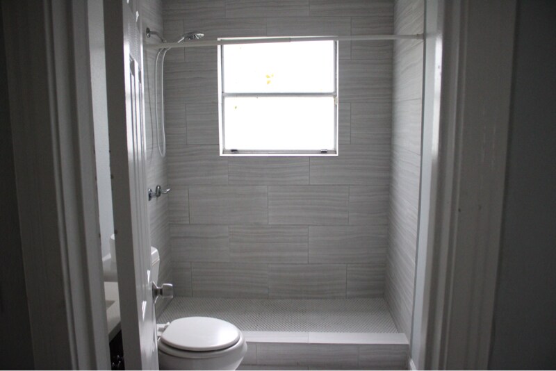 Building Photo - 10801 Invierno St