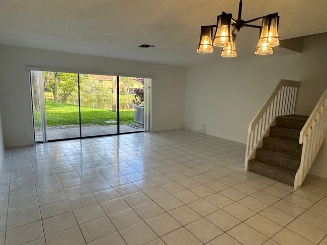 Building Photo - 3733 Carambola Cir N