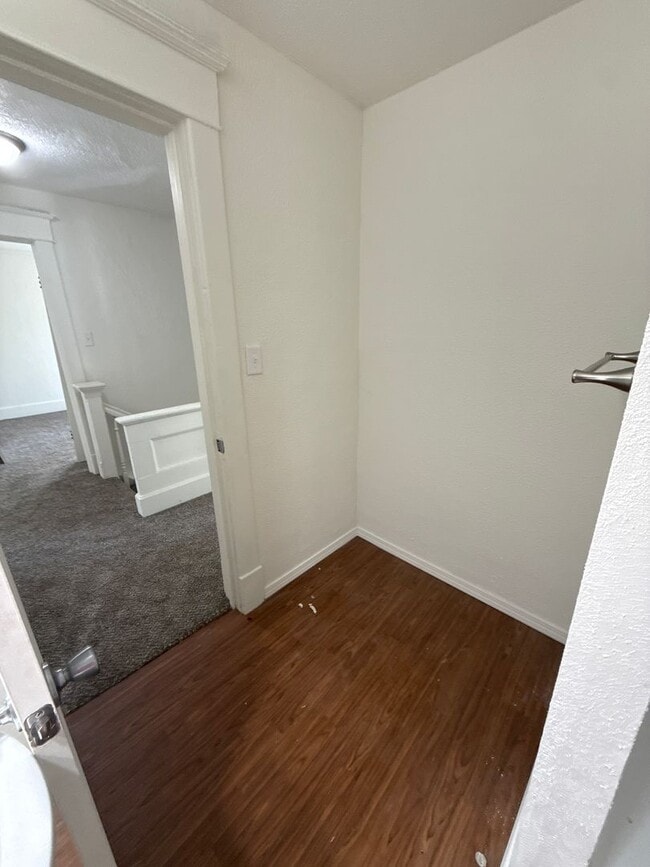 Building Photo - 3 bedroom/2 bath house