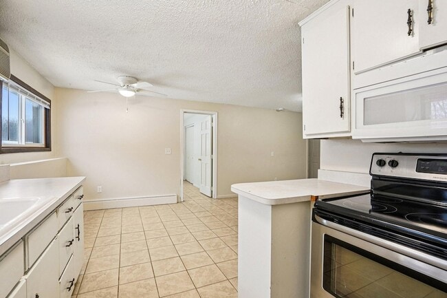 Building Photo - 17256 Kenyon St NE