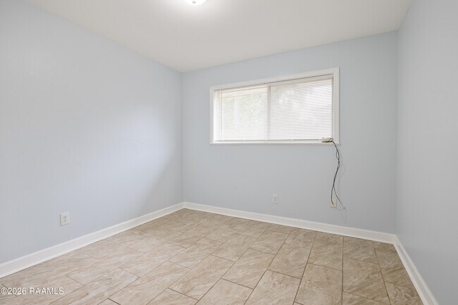 Building Photo - 119 Gordon Crockett Dr