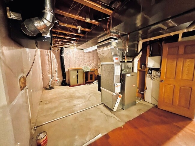Building Photo - Huge 5 bed home located in Maple Grove!