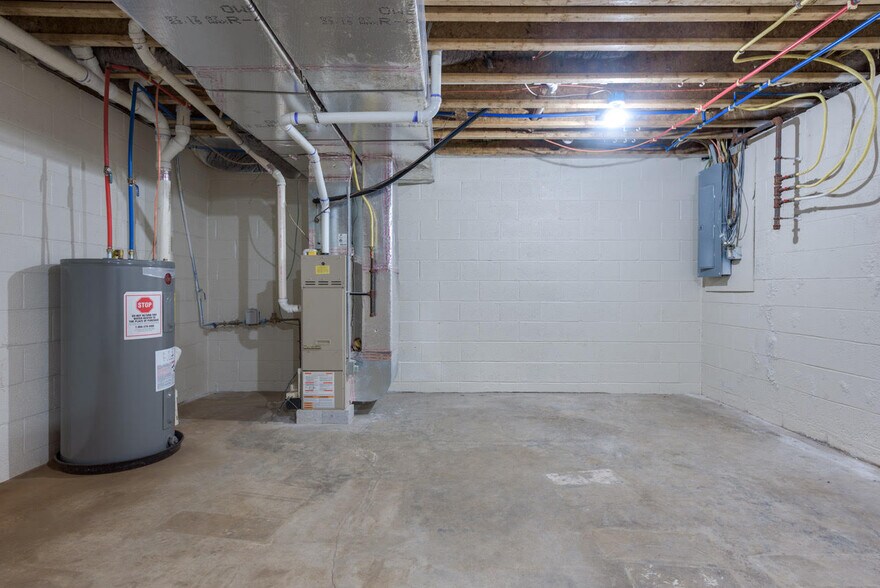 Building Photo - 5 Anastasia Ct