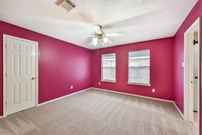 Building Photo - 2427 Shelby Park Dr