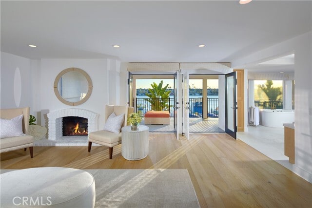 Building Photo - 2572 Bayshore Dr