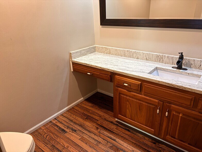 Building Photo - 5990 Kirkwall Ct W