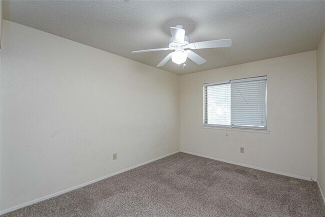 Building Photo - 25518 Chapel Ridge Ln