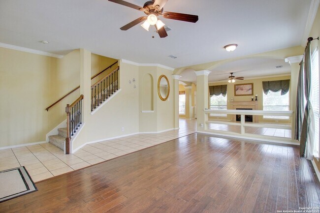 Building Photo - 606 Mesa Ln