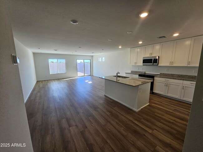 Building Photo - 1225 N 13th St